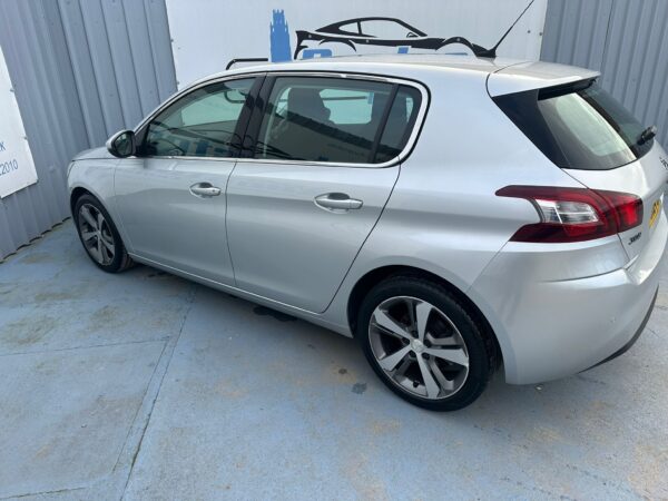 Peugeot, 308 2015(64) 1.6 HDi 115 Allure 5dr-HK64GME - Image 6